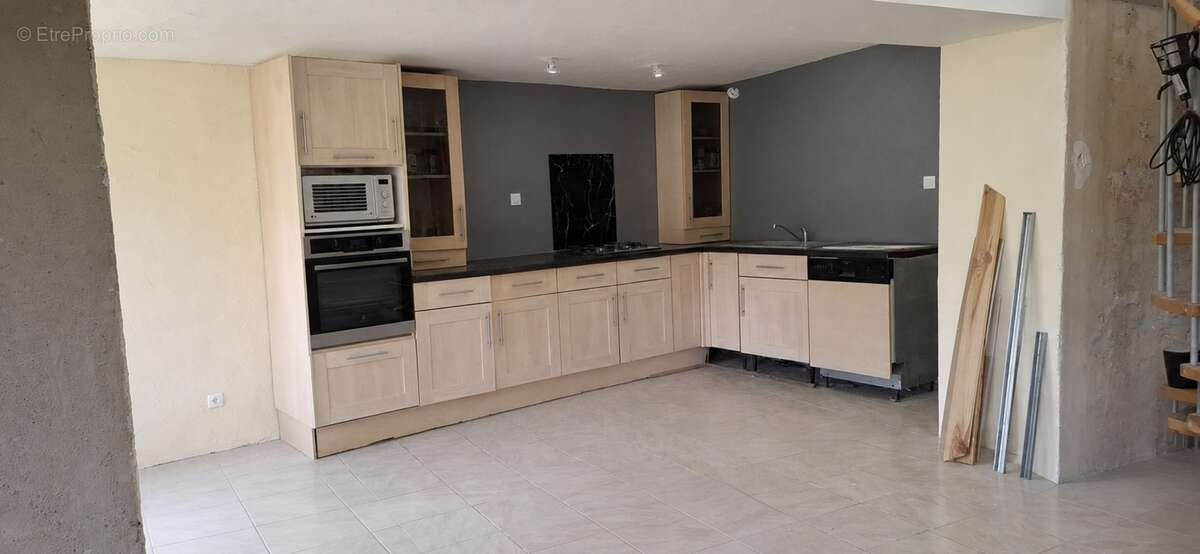 LES FARGES (24) : Maison 80 m2, terrain  de 12 339 m2 - photo 6