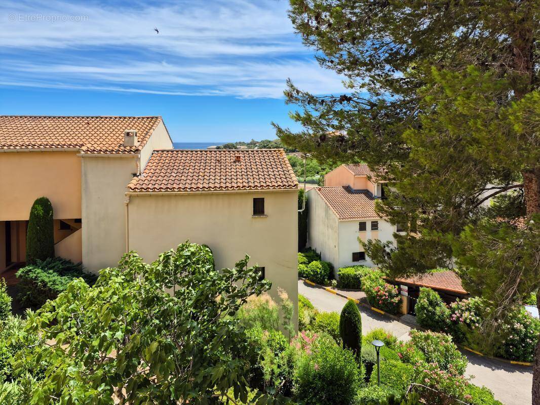 Appartement à ROQUEBRUNE-SUR-ARGENS