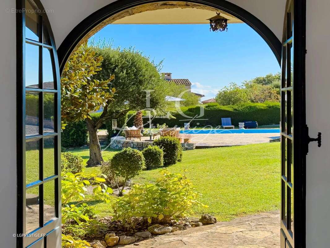 Maison à MANDELIEU-LA-NAPOULE