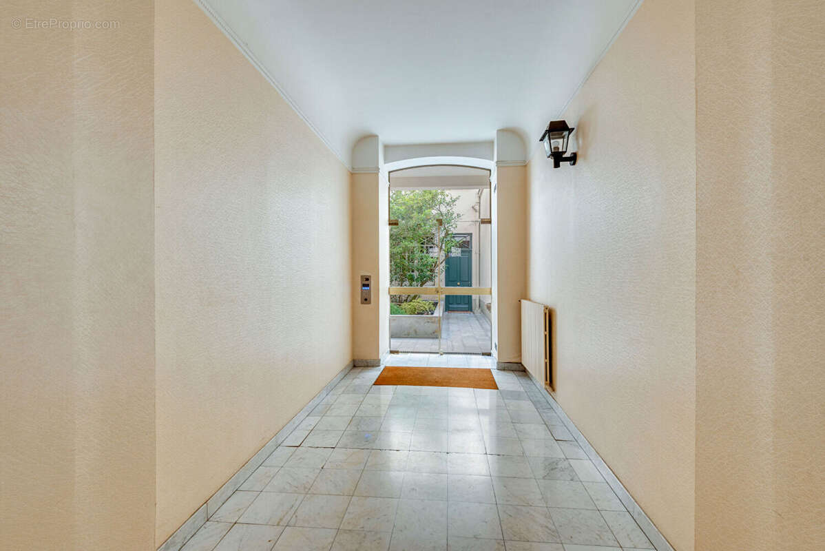 Appartement à NEUILLY-SUR-SEINE