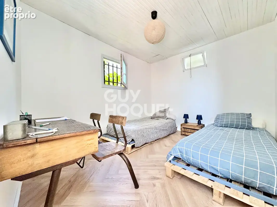À Arcachon, un appartement rénové à 2 minutes de la plage, avec garage et beaux volumes - photo 9