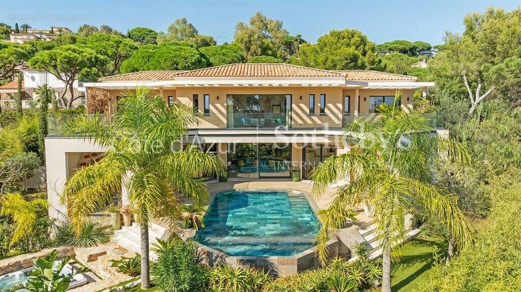 Villa contemporaine d'exception à vendre à Sainte-Maxime: 440 m², 5 chambres, proche plage et centre - photo 2