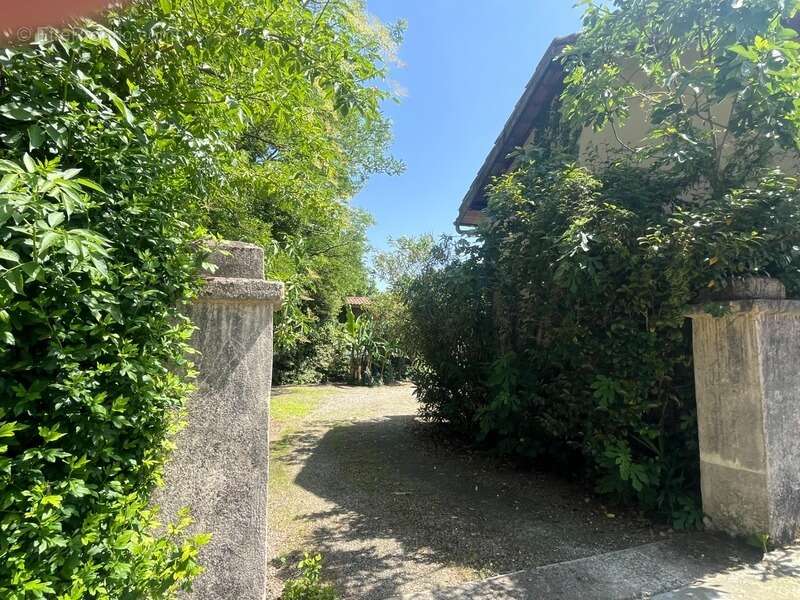 PLAISANCE (32): SANS TRAVAUX, MAISON XVIIIs restaurée avec élégance SUR 240M2 habitables, 6600m2 de jardin,géothermie,  puits, g - photo 26