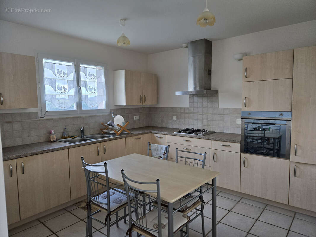 Maison à SAINT-BONNET-DES-BRUYERES