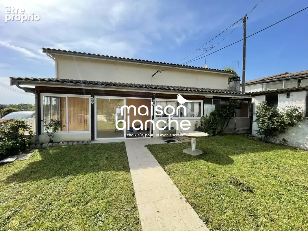 Maison 4 pièces 131 m² à vendre à Saint-Martin-De-Coux (17360) - photo 1