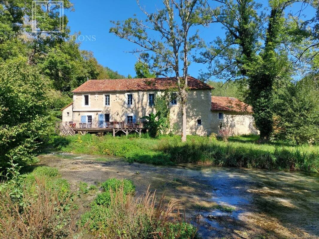 Maison à BOURDEILLES