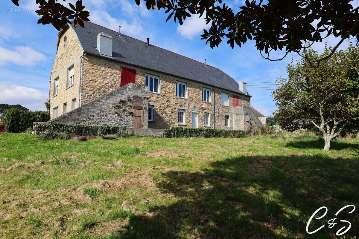 Maison à PEUMERIT