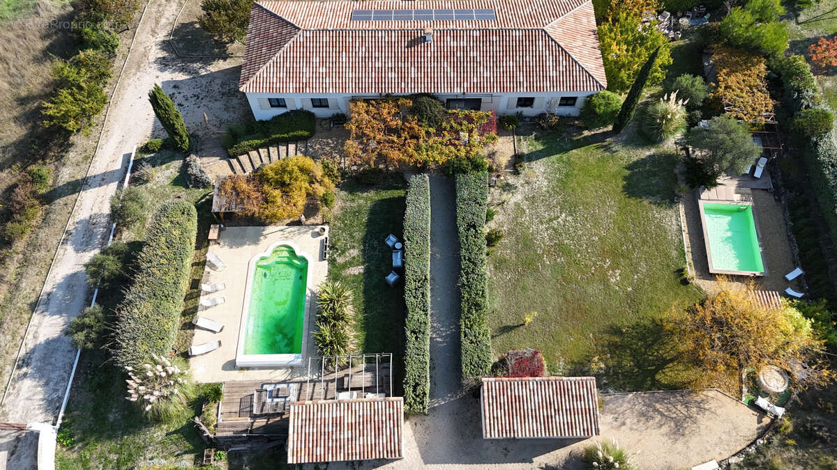 Maison à SIMIANE-COLLONGUE