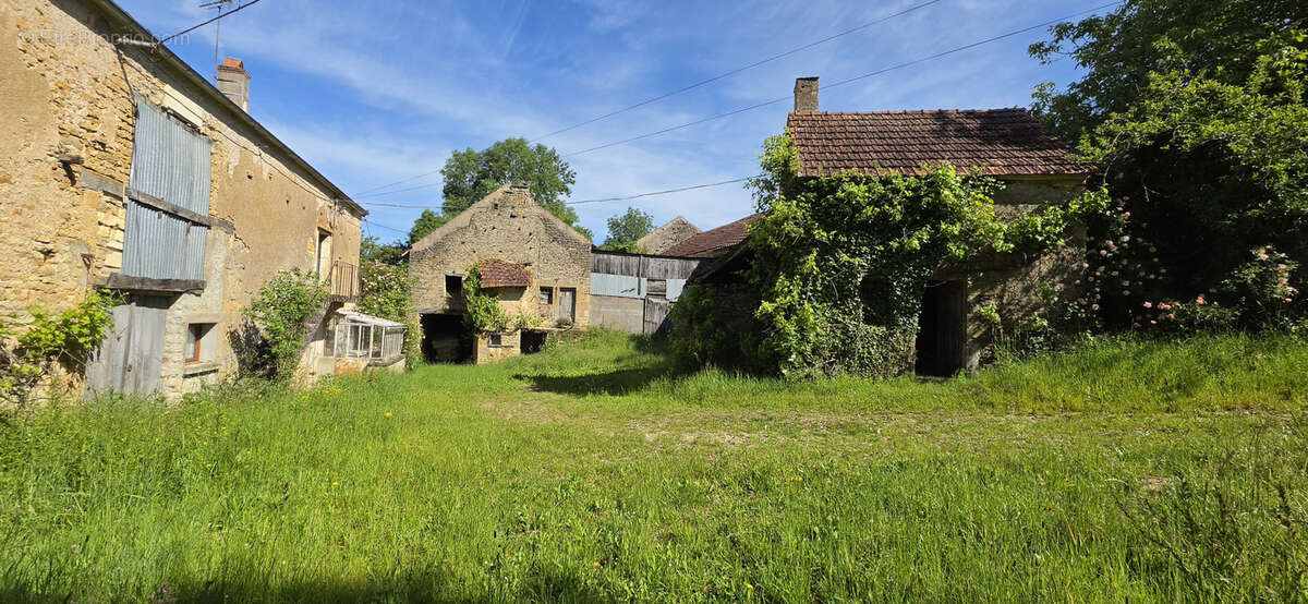 Maison à NUARS