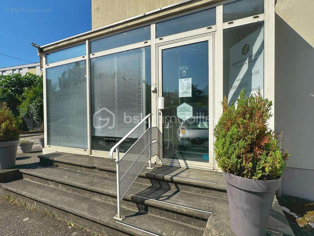 Local professionnel 71 m² – secteur mérande – chambéry – climatisé – double entrée – grande cave - photo 2