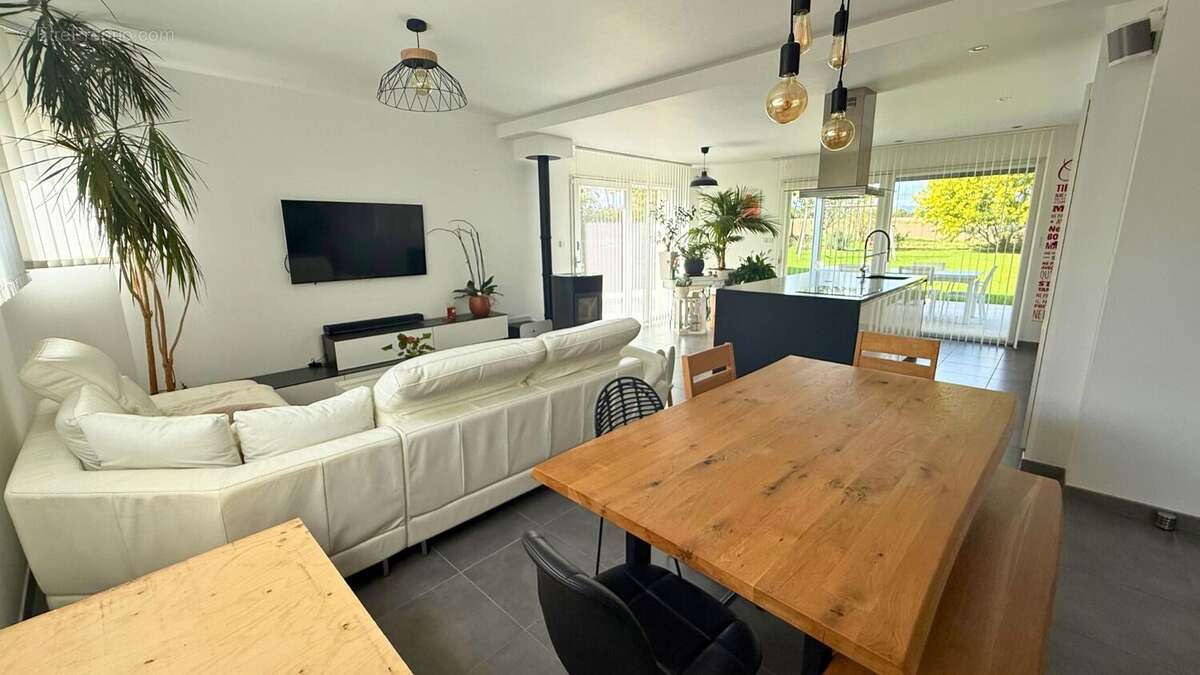 Maison à MONTREUX-VIEUX