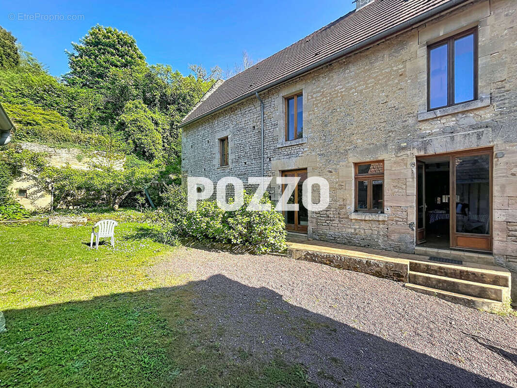 Maison en pierre proche mer,  165 m² , Dépendances , Gros potentiel ! - photo 2