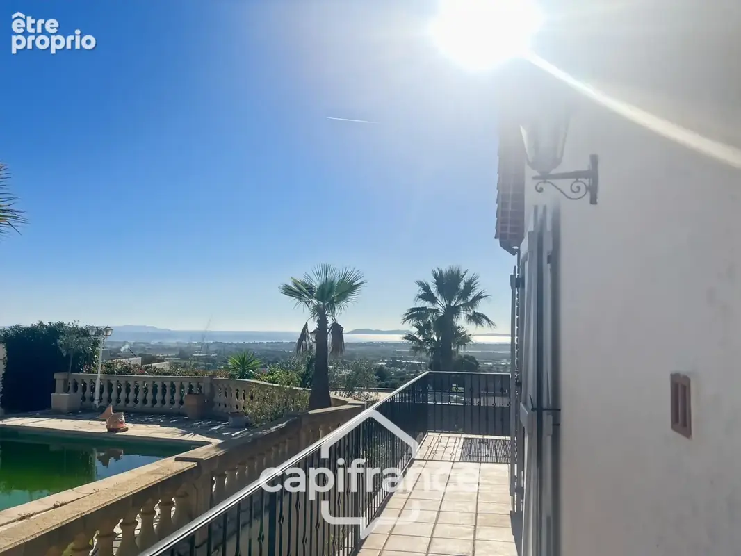 Maison à vendre 8 pièces HYERES (83)- Vue mer panoramique Exceptionnel - Double garage - Ascenseur - photo 8