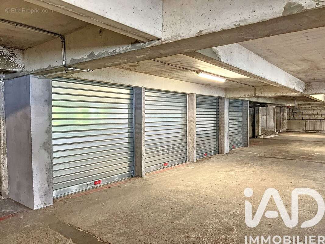 Photo 3 - Parking à CERGY