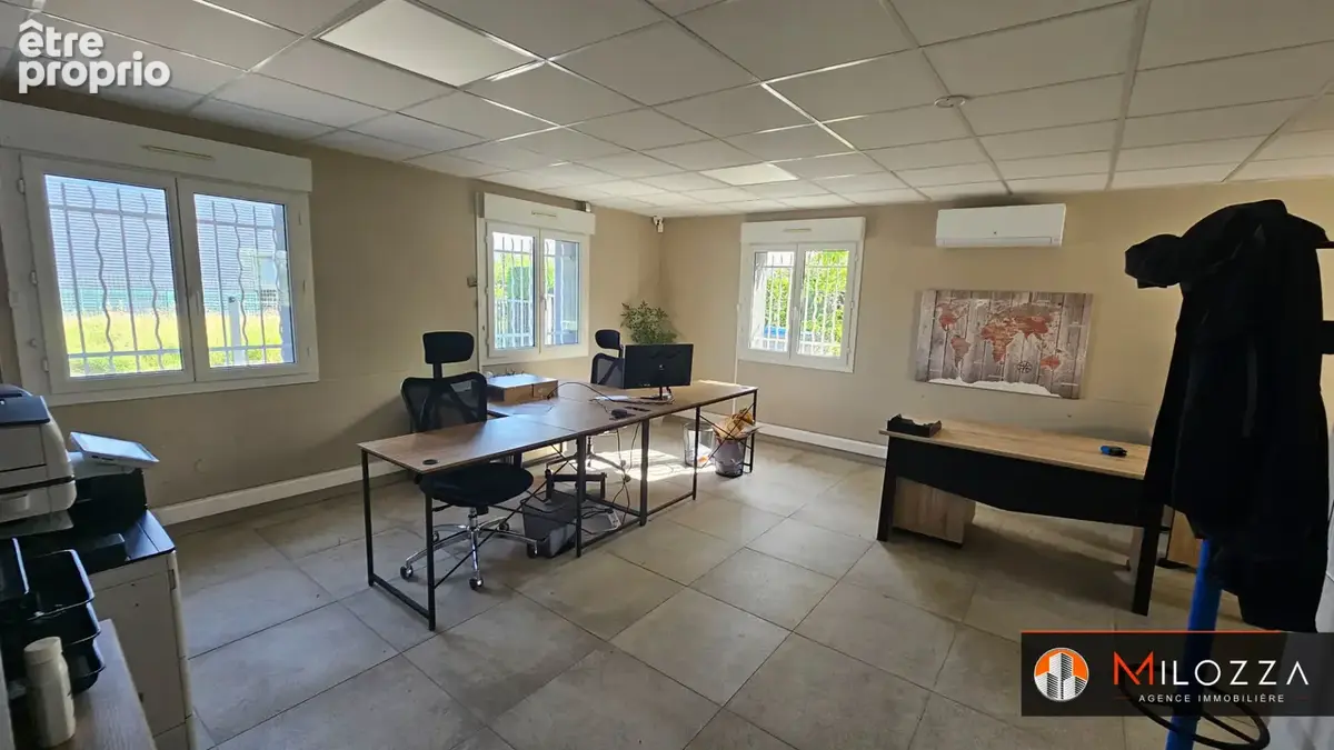 Local d'activité 284 m² - Saint-Quentin-Fallavier - entrepôt et bureaux - photo 7