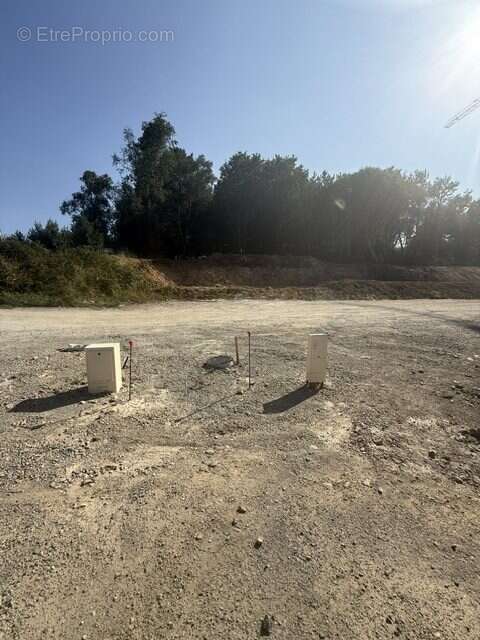 Terrain 658 m² à Monterblanc  - photo 2