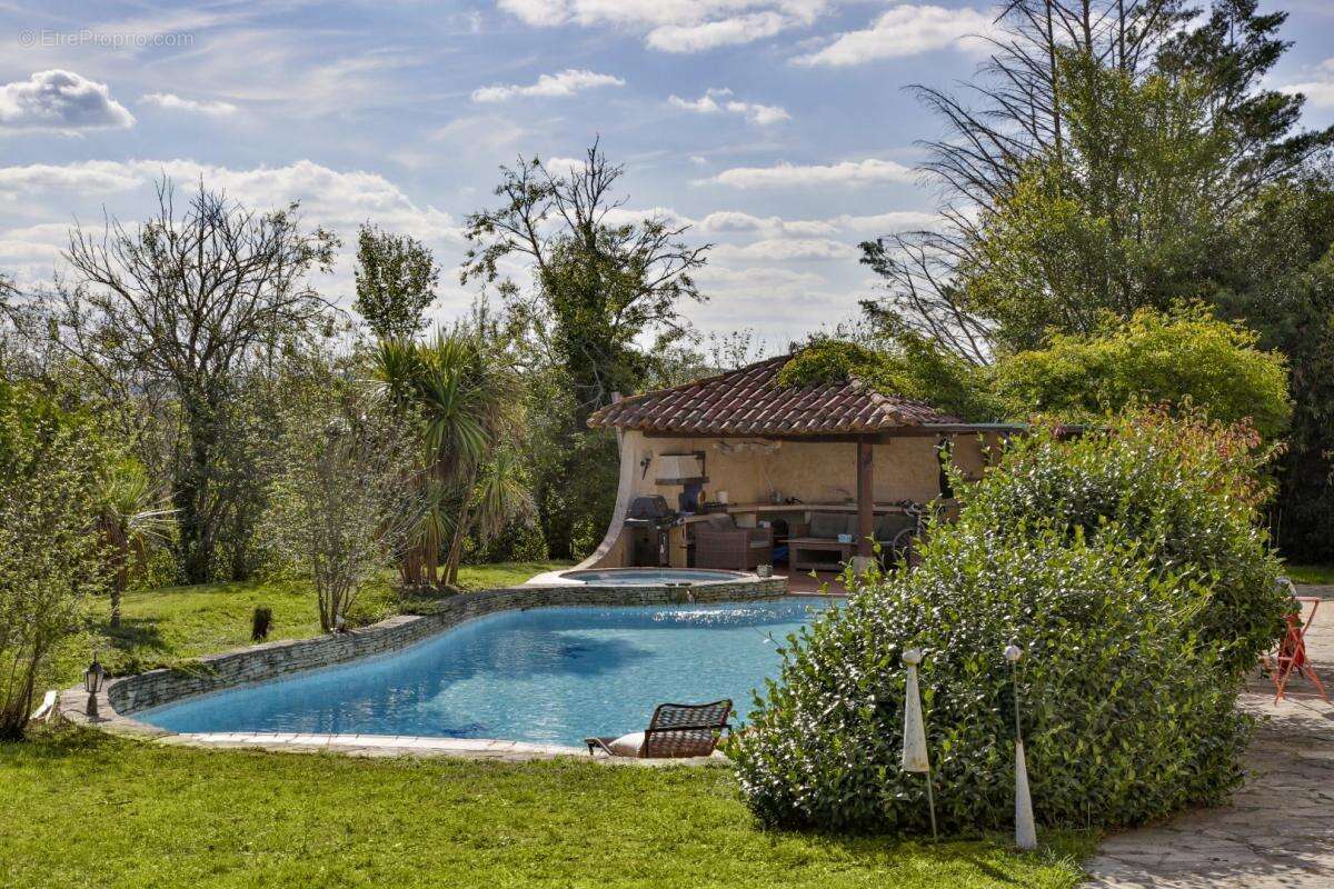 Maison à VIC-FEZENSAC