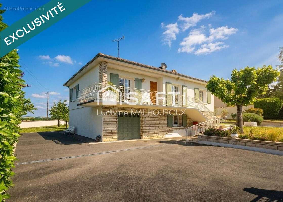 Photo 4 - Maison à VILLEBOIS-LAVALETTE