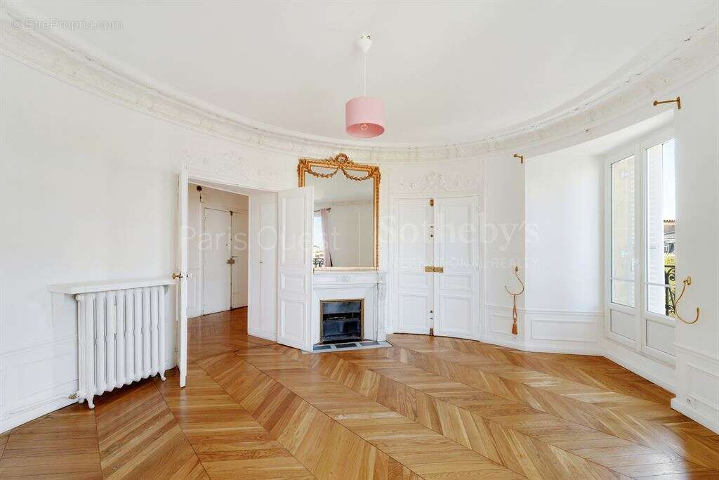 Appartement à PARIS-8E