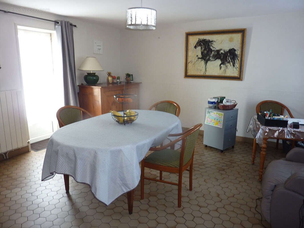 Maison à CHATILLON-SUR-COLMONT