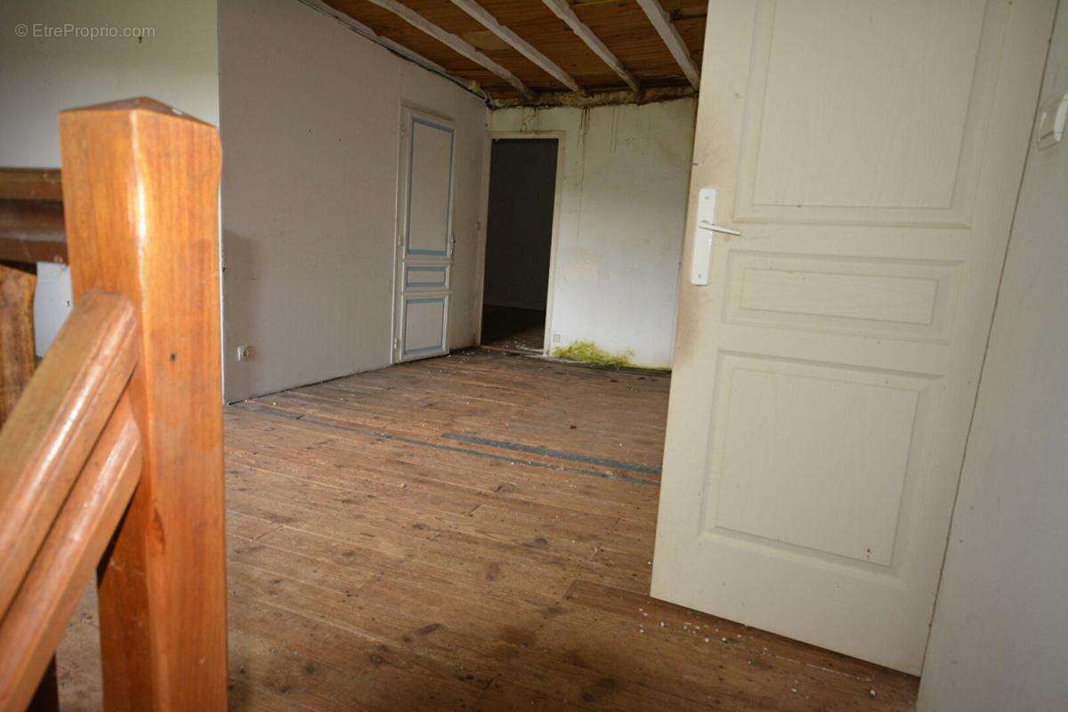 Maison à rénover à la campagne - photo 8
