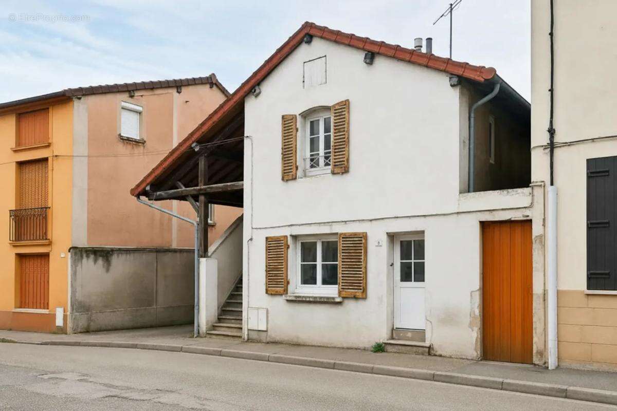 Charmante maison de ville avec jardin à Marcigny - photo 10
