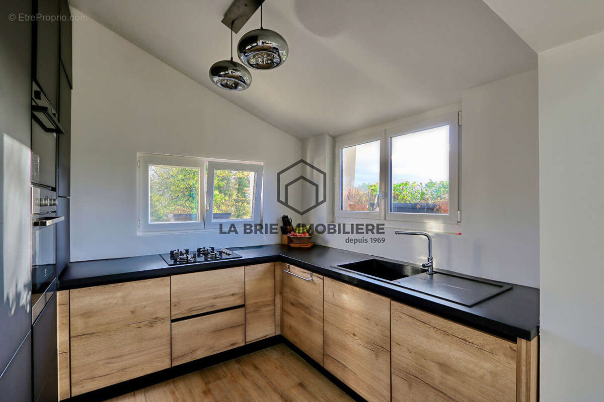 Maison à MANDRES-LES-ROSES