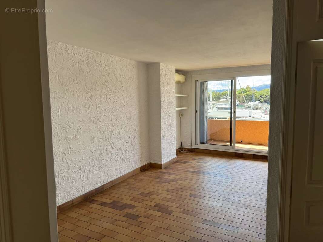 Appartement à COGOLIN