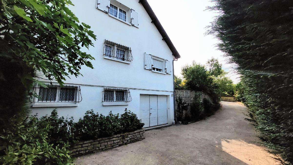 Maison à PONT-SUR-YONNE