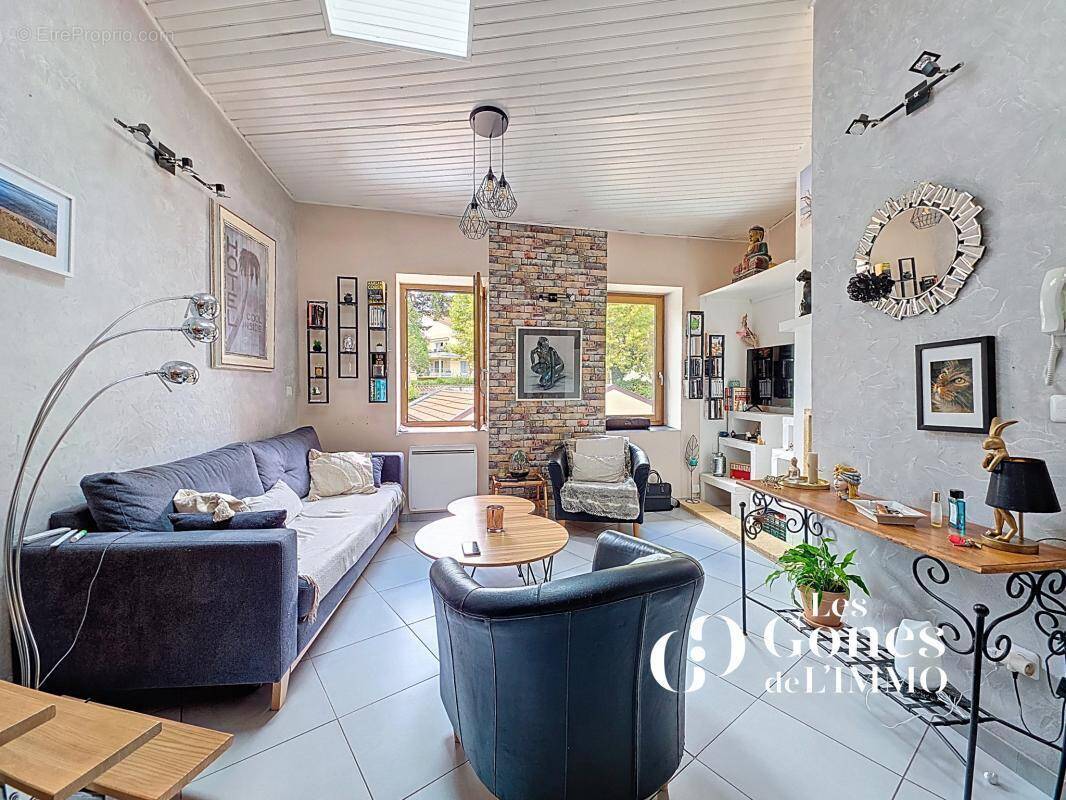 Appartement à GREZIEU-LA-VARENNE