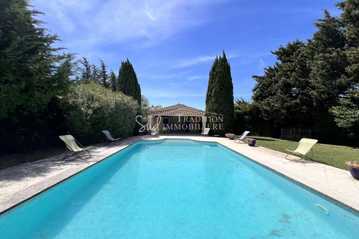 Maison à FONTVIEILLE