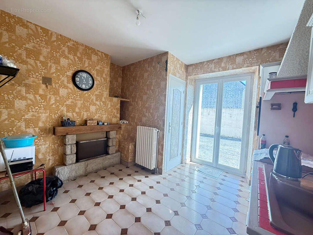 Maison à LE RELECQ-KERHUON