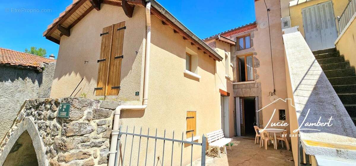 Maison 126 m² à Auzat-La-Combelle  - photo 2