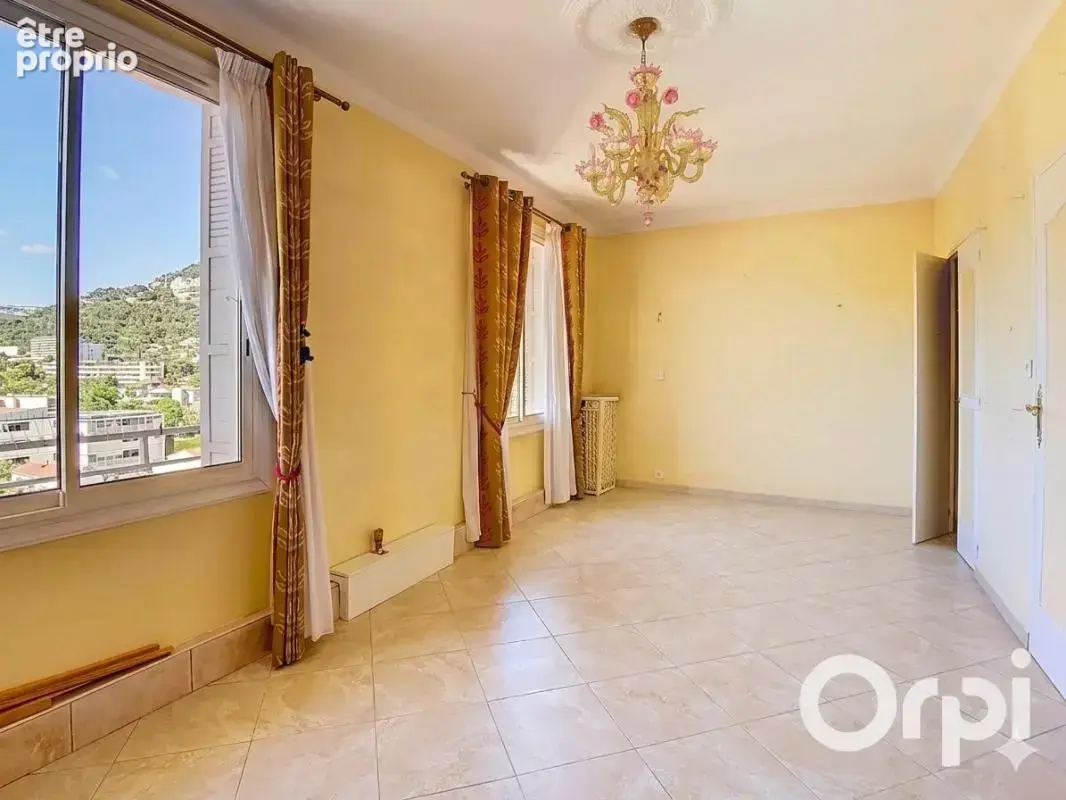 A vendre Appartement T4 dernier étage avec cave et garage Toulon Ouest - photo 2