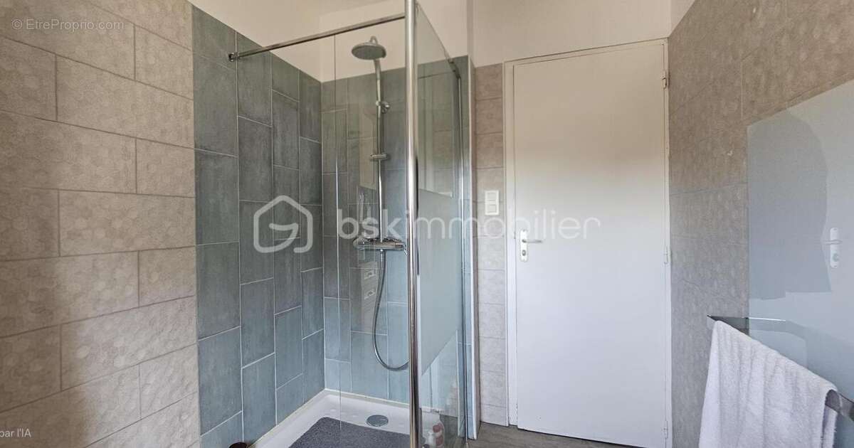 *** Maison de ville de 120 m² – 3 Chambres -  Centre historique de CUSSET avec garage*** - photo 14