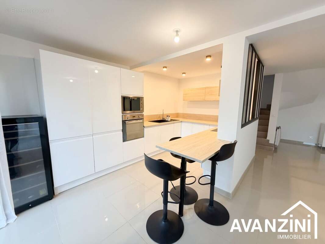 Cuisine U/S - Maison à COUILLY-PONT-AUX-DAMES