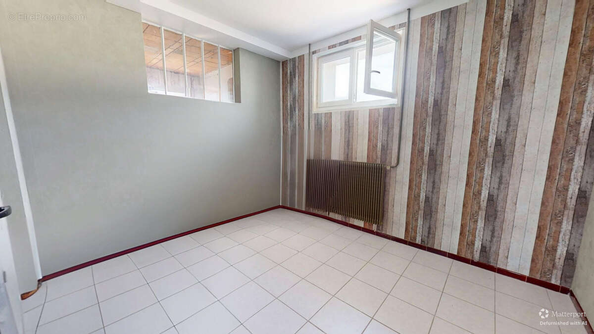 Appartement à SURY-LE-COMTAL