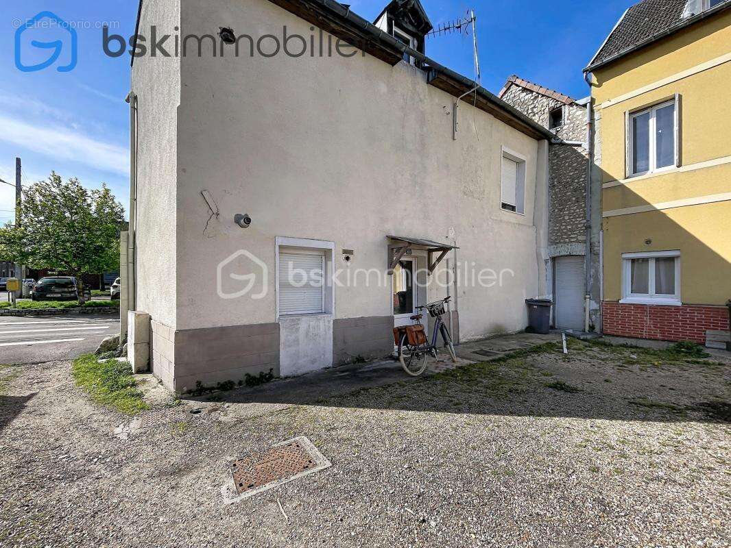 Maison à SAINT-ETIENNE-DU-ROUVRAY