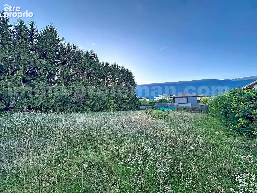 Terrain_constructible_Saint_genis_pouilly_proche_frontière_Suisse_Genève_