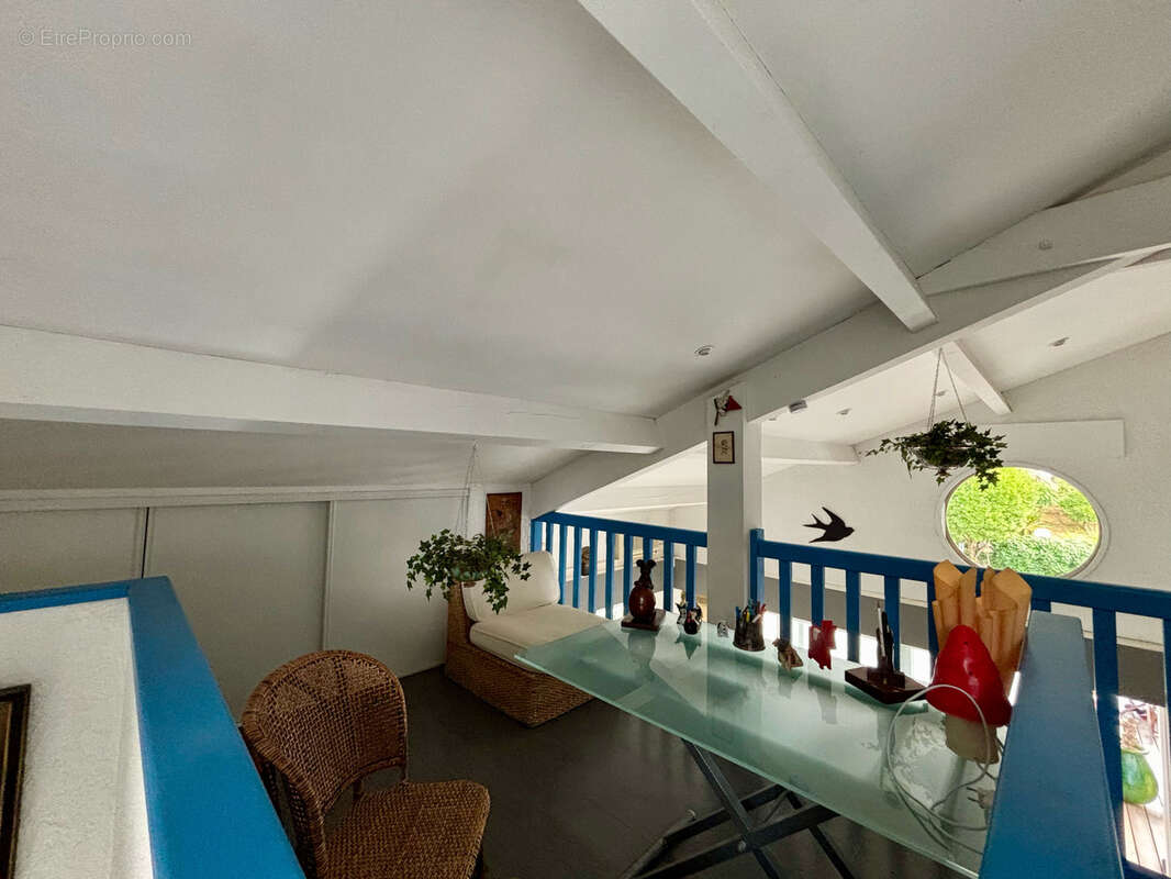 Villa d’architecte perchée dans les arbres avec piscine et vue panoramique - photo 15