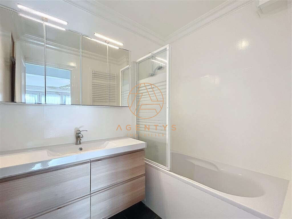 Appartement à SAINT-MAUR-DES-FOSSES