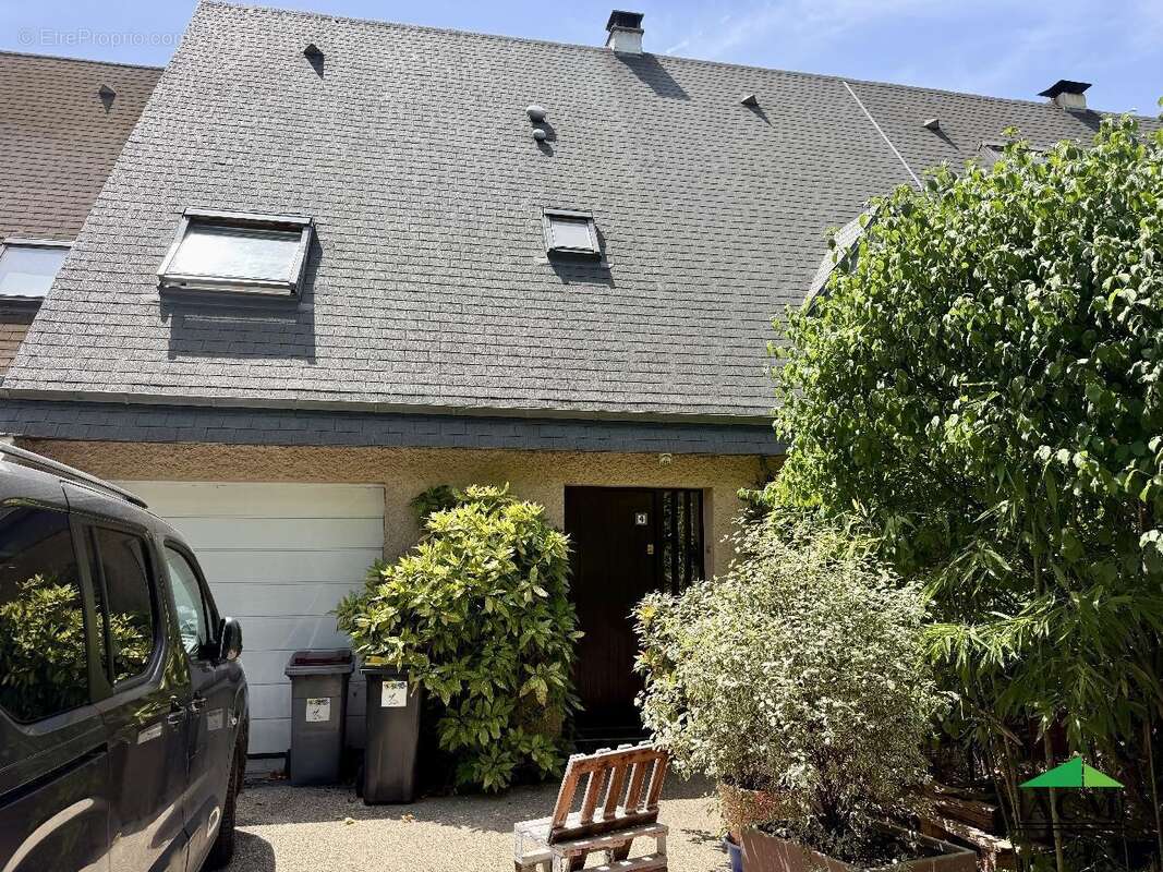 Maison à MERY-SUR-OISE