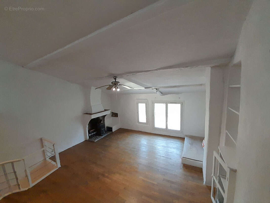 Maison à ENTRECASTEAUX