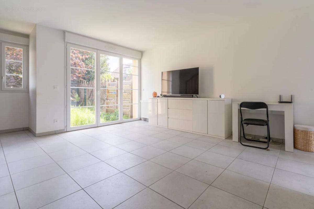 Maison à LES CLAYES-SOUS-BOIS