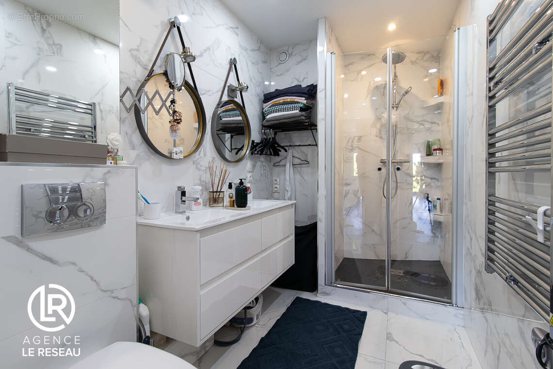 Appartement à CHARENTON-LE-PONT