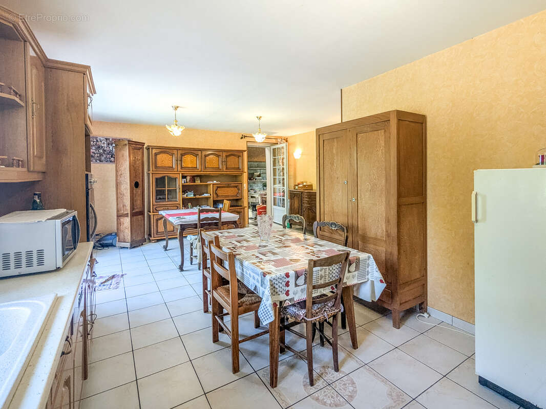 Maison 131 m2, potentiel 250 m2, garage, terrain constructible 3200 m2 - photo 7