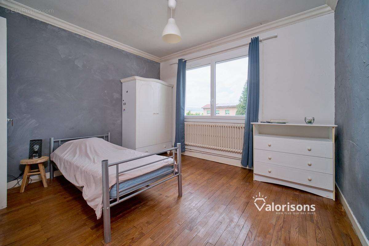 Appartement à MEYZIEU