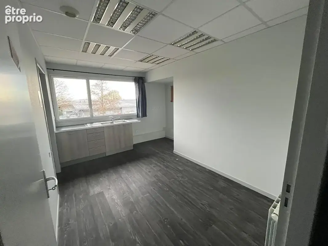 Bureaux à vendre  Saint Lo 570 m² - photo 14