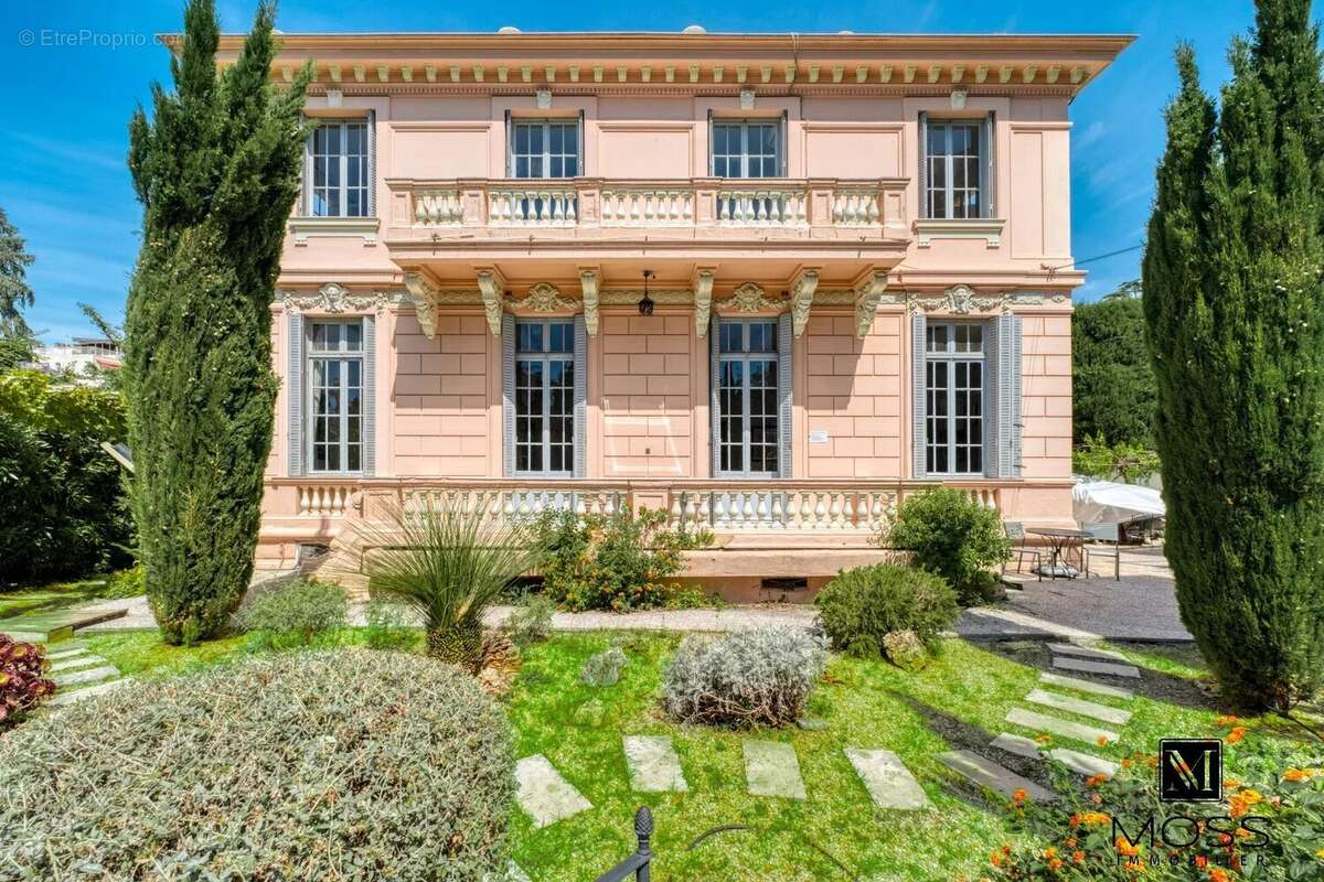 Parc Chambrun . Superbe Villa de 10 Pieces - photo 8