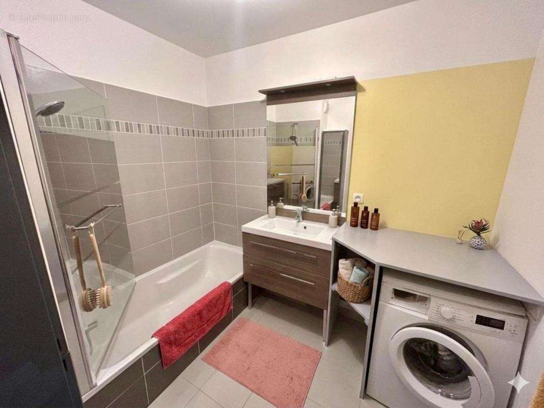 Appartement à ROQUEBRUNE-SUR-ARGENS
